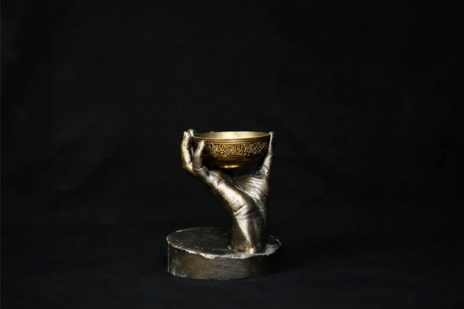 Main plâtre - bronze
