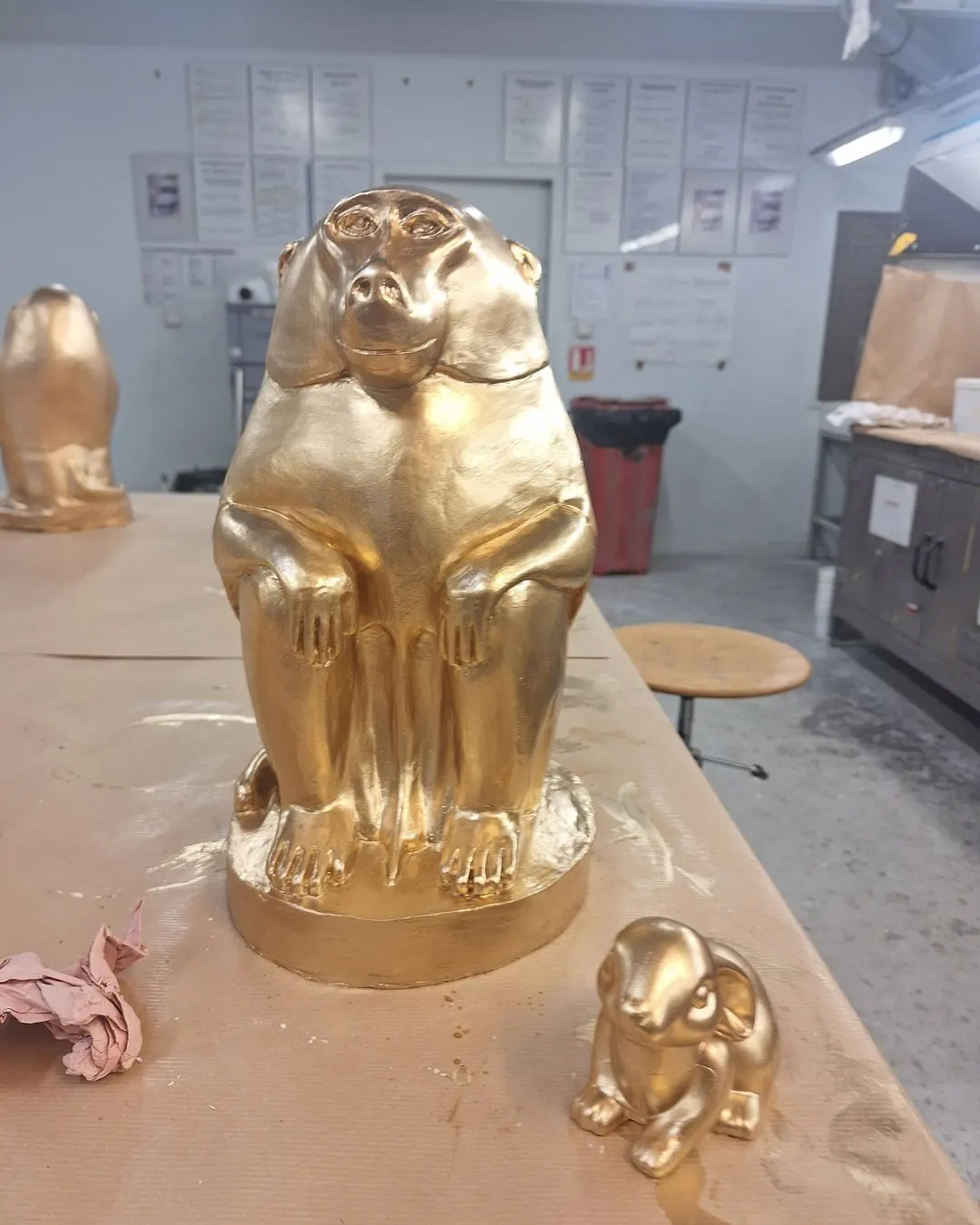 Singe en résine polyester - bronze — vue 4