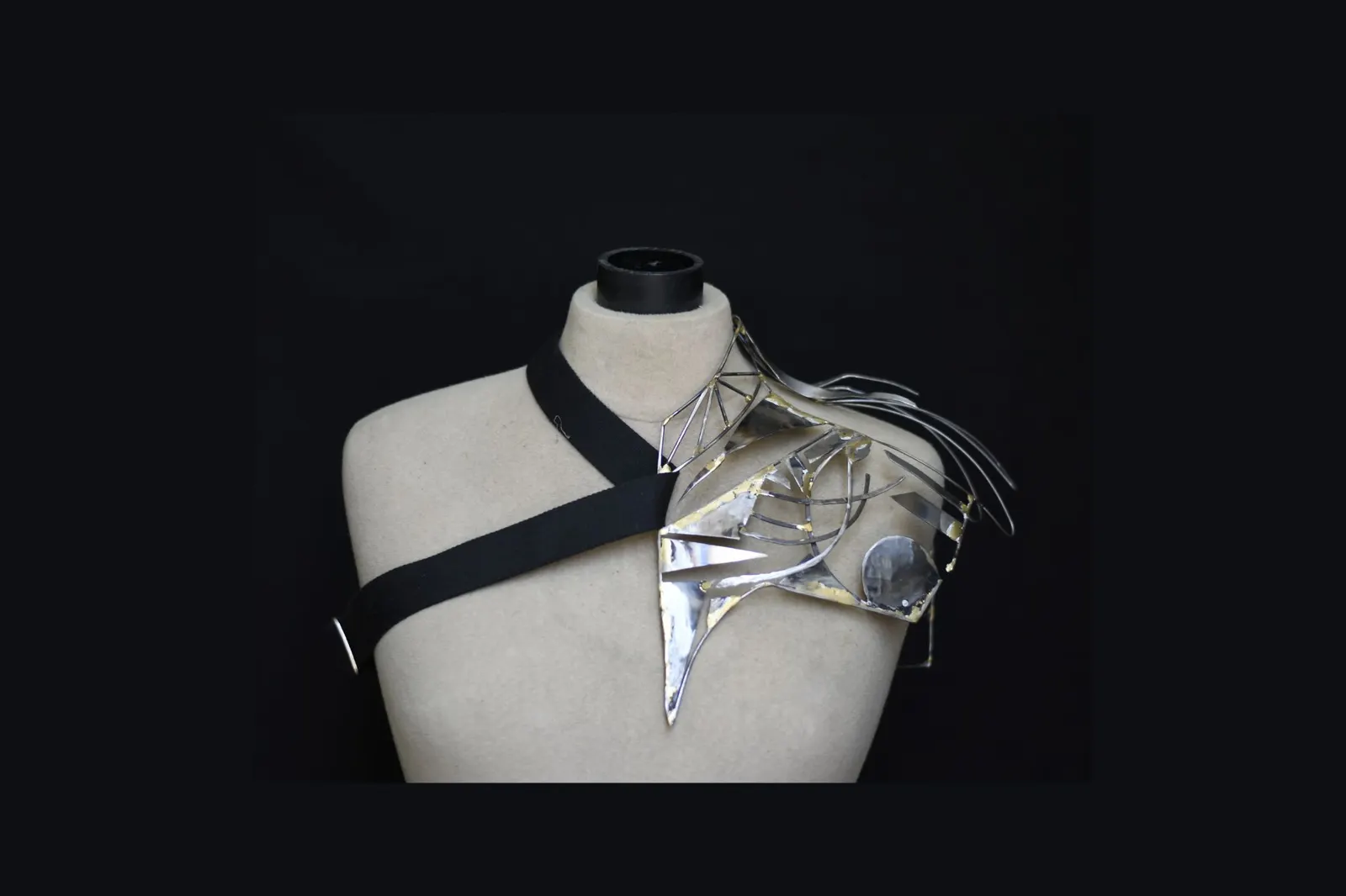 Epaulette brasure corde à piano