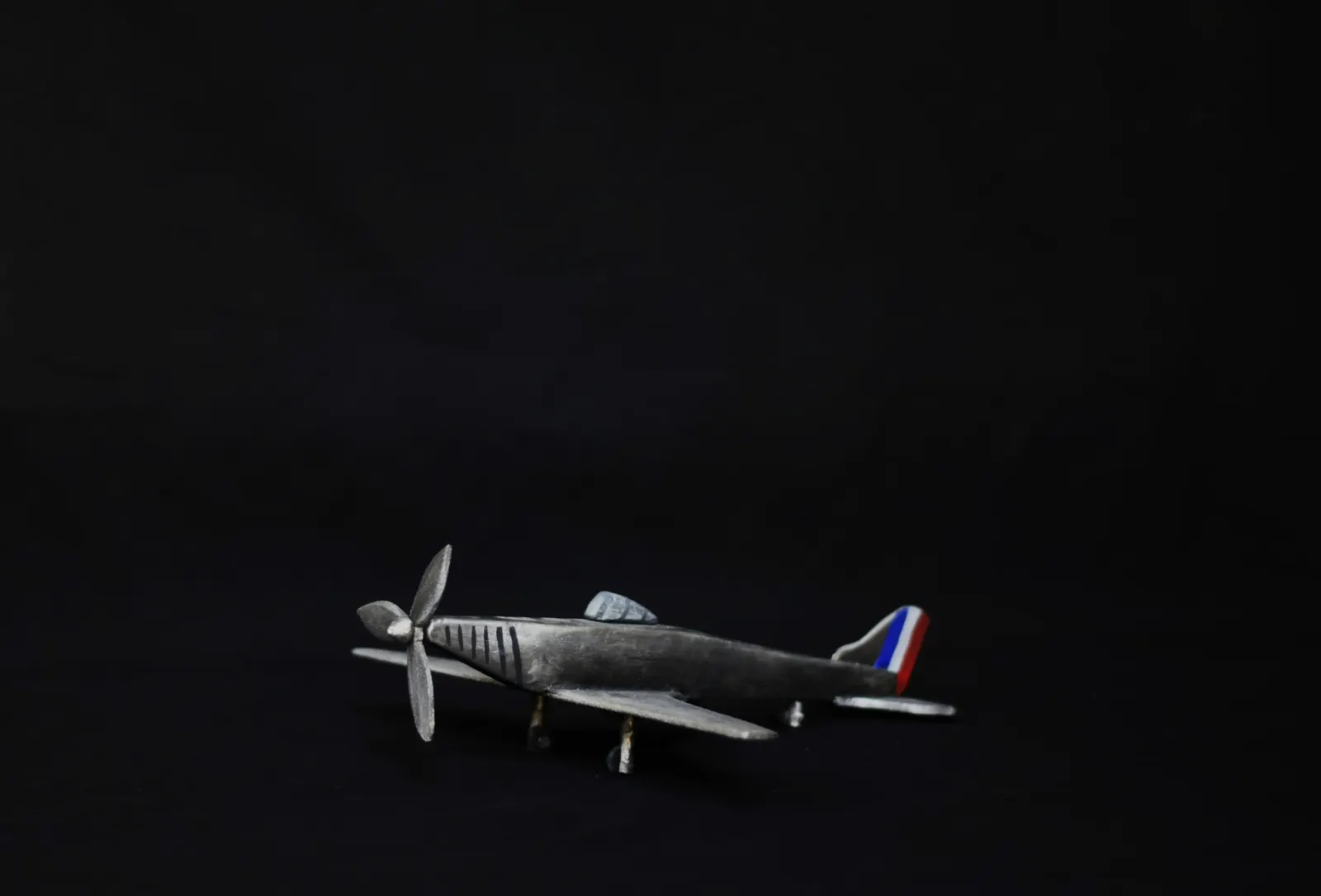 Avion techniques mixtes - métal argenté