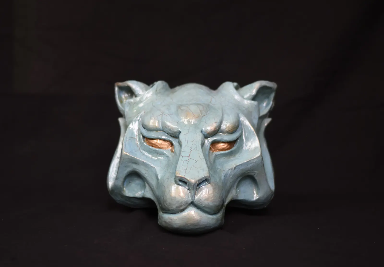 Masque de lionne en plâtre - peinture craquelée