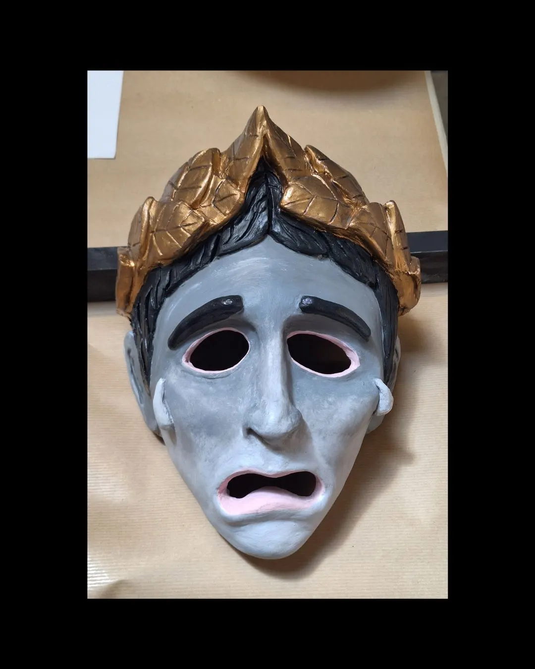 Masque pantomime en résine acrylique