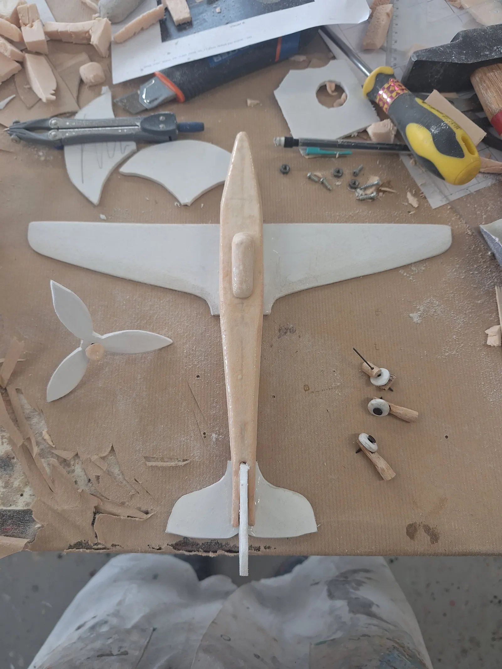 Avion techniques mixtes - métal argenté — vue 3